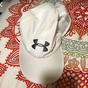 White under armor hat never worn